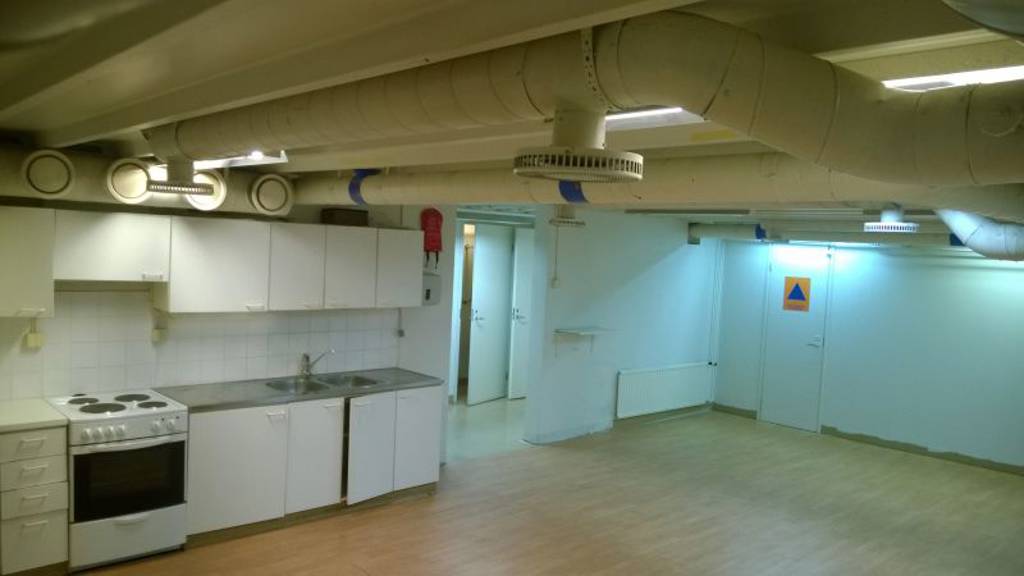 Sos tilan iso keittiö Länsikeskus Viilarinkatu 4