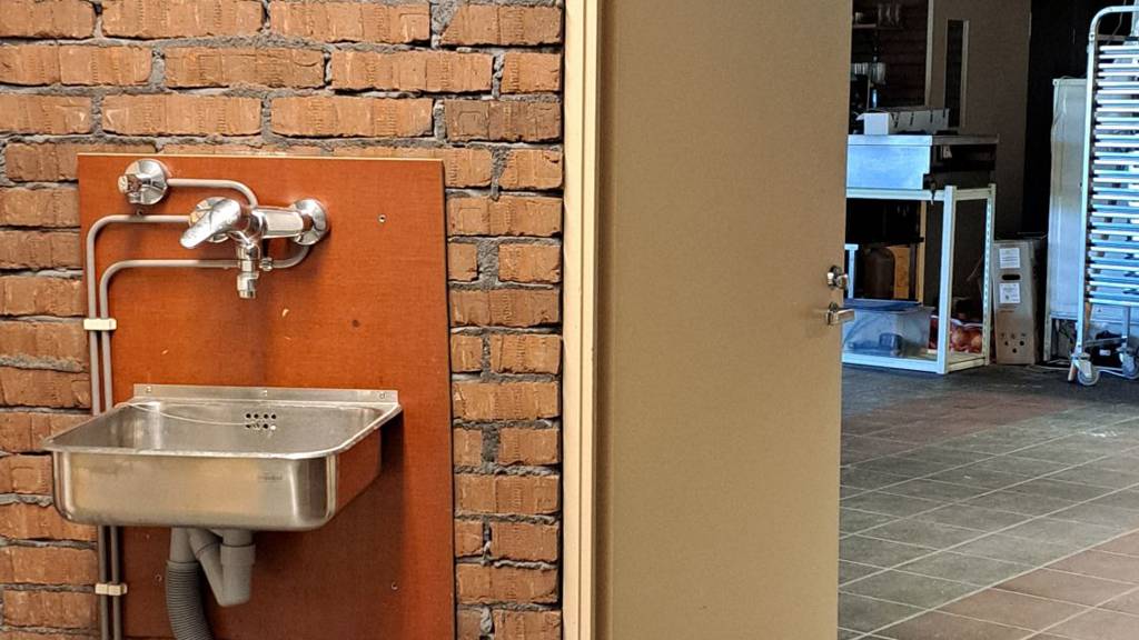 Varastossa vesipiste Hannikaisenkatu 20