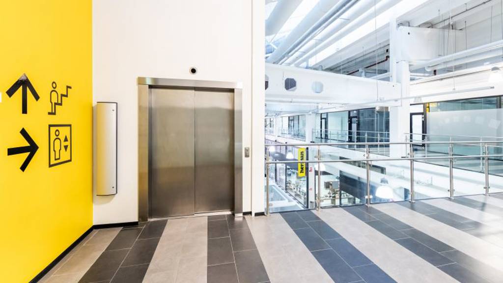 Hissi toiseen kerrokseen Leväsentie 2