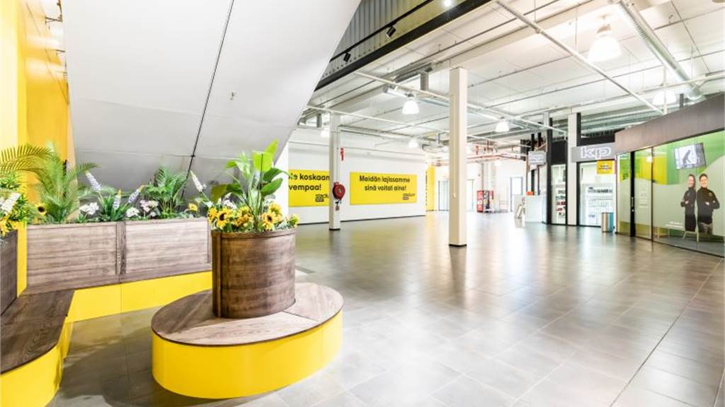 Oleskelutila sisääntuloaulassa Leväsentie 2