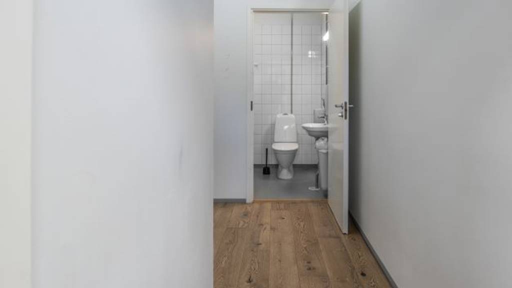 wc-tila / pukuhuone Leväsentie 2