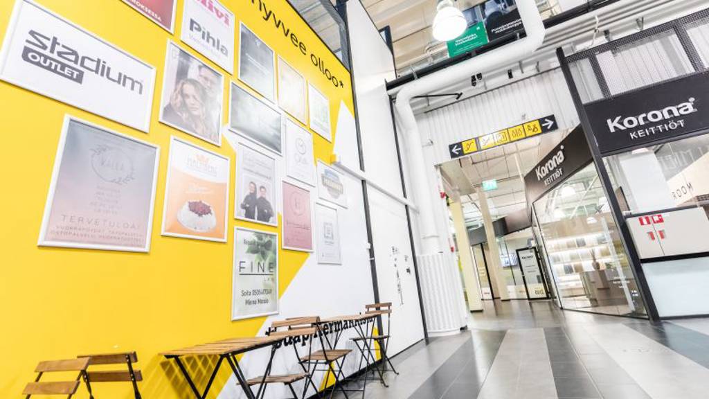 Kauppakäytävältä kuvaa Leväsentie 2