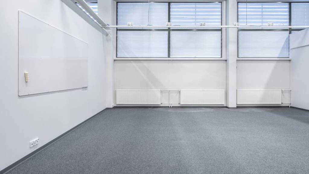 Toimitilan erillisiä huoneita Leväsentie 2