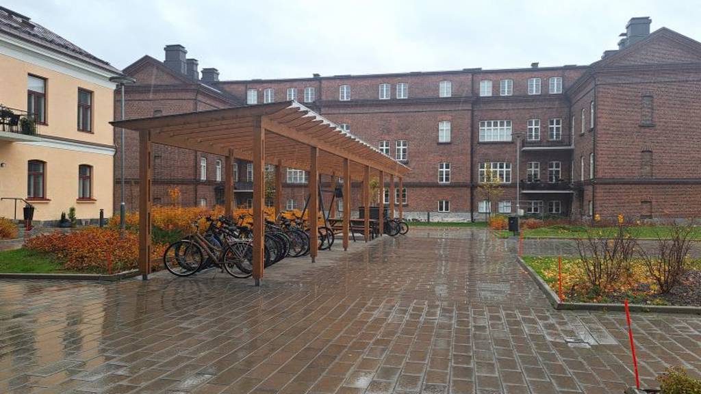 Sisäpiha Valkeisenkatu 2