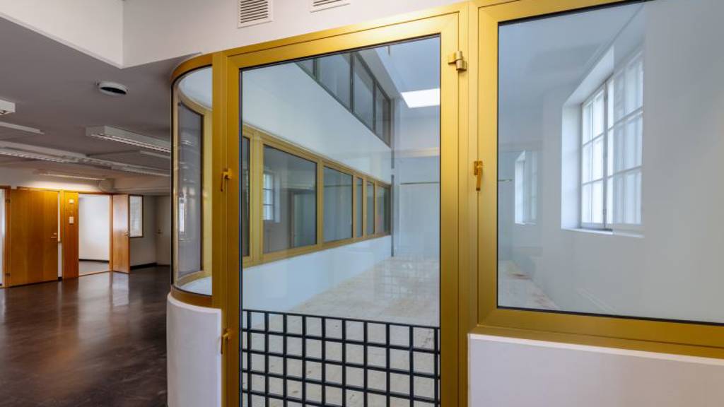 Pieni kokoustila Yliopistonkatu 28