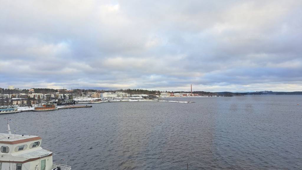 Huoneen näköala Kallajärvelle Kirkkokatu 1