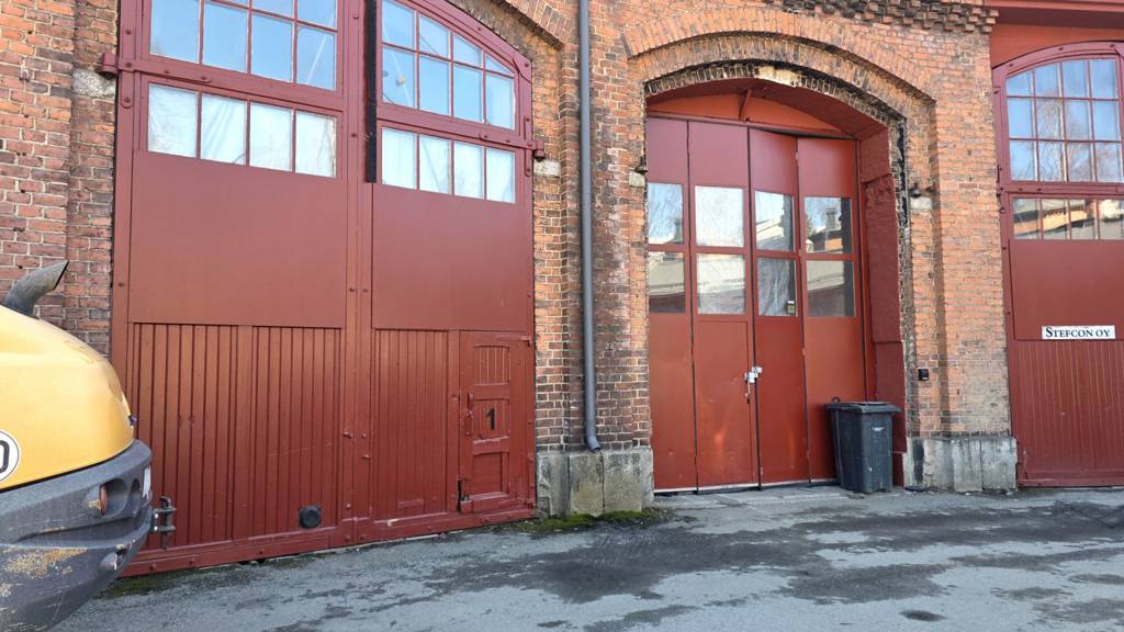 Ulko-ovet Pohjolankatu 1