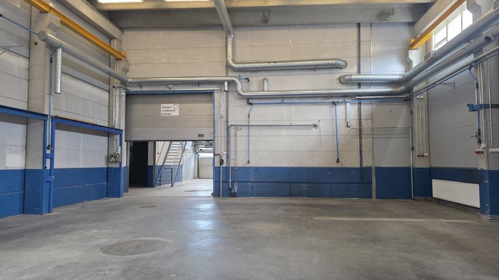 nosto-ovi takatilan halliin Itkonniemenkatu 19