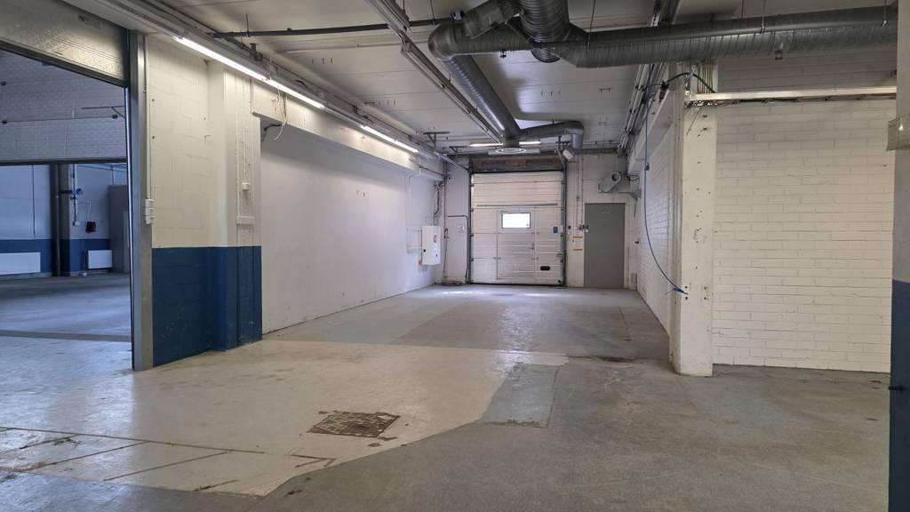 pienempi nosto-ovi Itkonniemenkatu 19