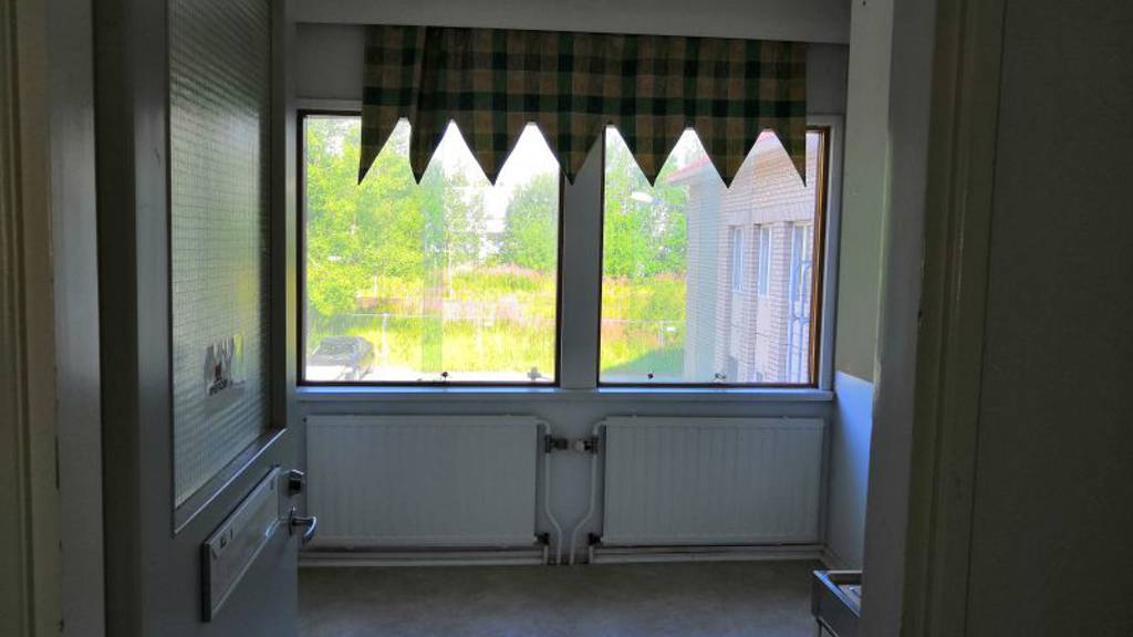 Toimistohuone B portaassa Karjalankatu 2