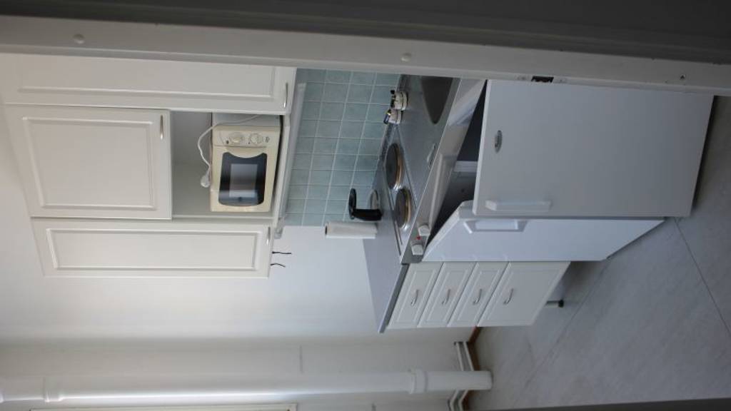 D päädyn 130m2 toimiston keittiö Karjalankatu 2