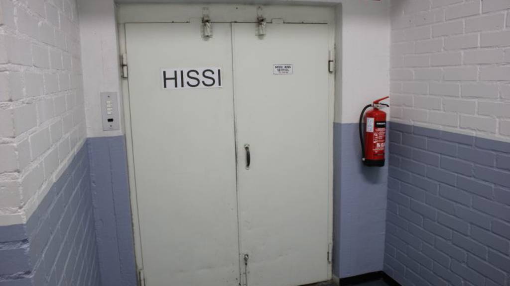 D päädyn toimistojen hissi toimistokerroksessa Karjalankatu 2