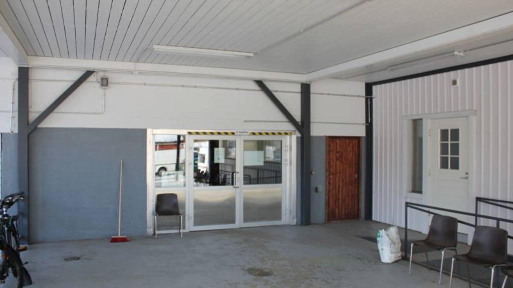 D päädyn sisäänkäyntiovi Karjalankatu 2