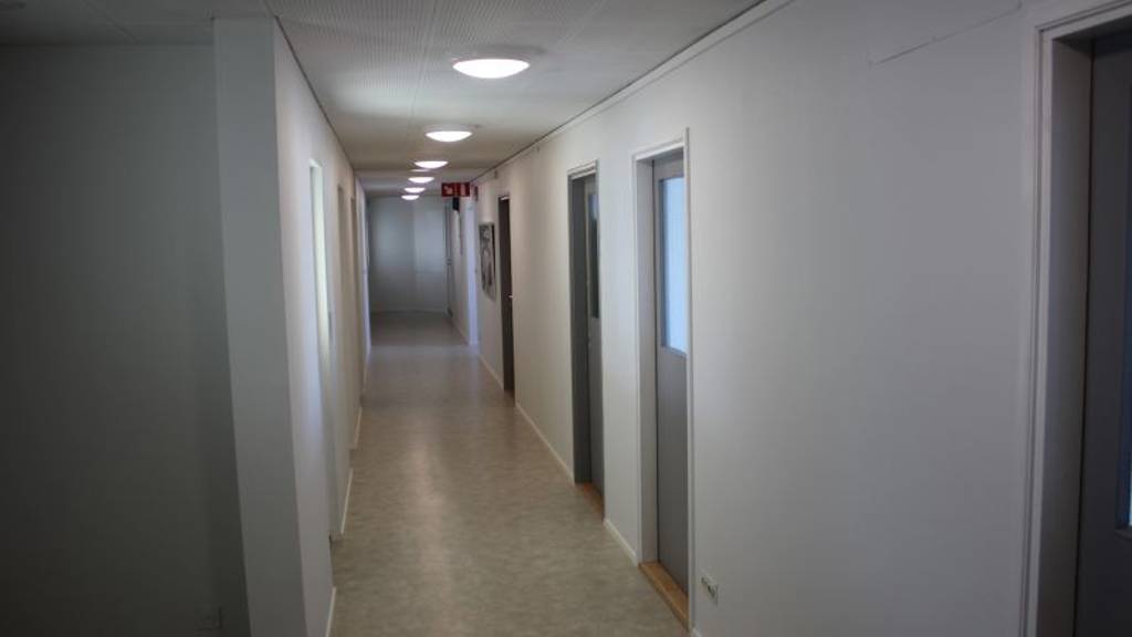 B portaan toimistohuonekäytävä Karjalankatu 2