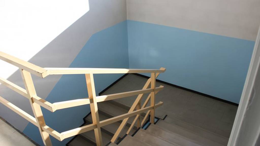 B portaan käynti toisen kerroksen toimistohuoneisiin Karjalankatu 2