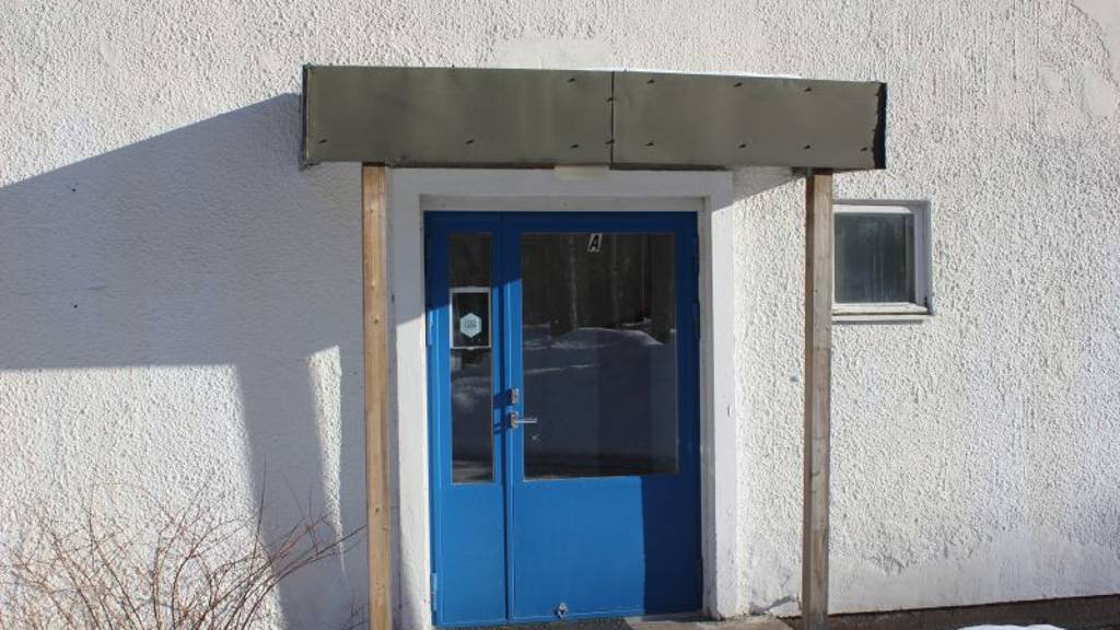 A portaan sisäänkäynti Karjalankatu 2