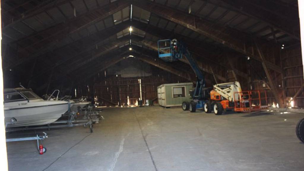 Kylmä varastotila, valaistus ja betonilattia Lasitehtaanaukio 3