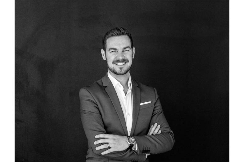 Veistämönaukio 1-3