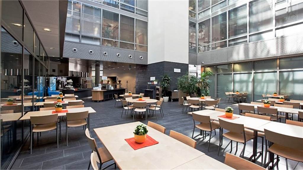 Robert Huberin tie 3 b