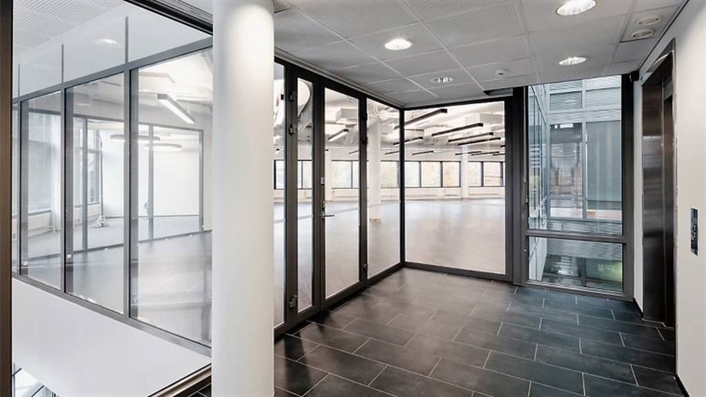 Robert Huberin tie 3 b