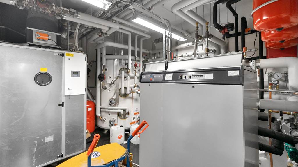 Rakennus lämpiää maalämmöllä Levysepänkaari 8